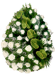 Coroană din trandafiri albi și anthurium verde